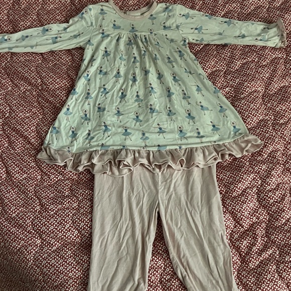 12-18 month outfits/sleepers for baby girl. (Part 1 of 2) - Picture 8 of 10